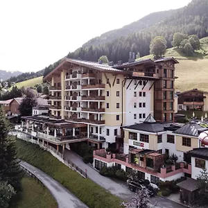 Familienresort Ellmauhof - Feriengut Saalbach